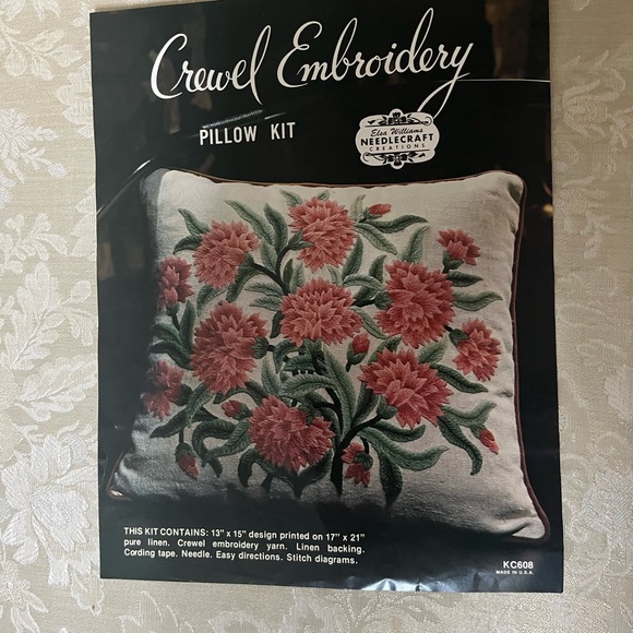 Embroidery pillow kit - Picture 1 of 15